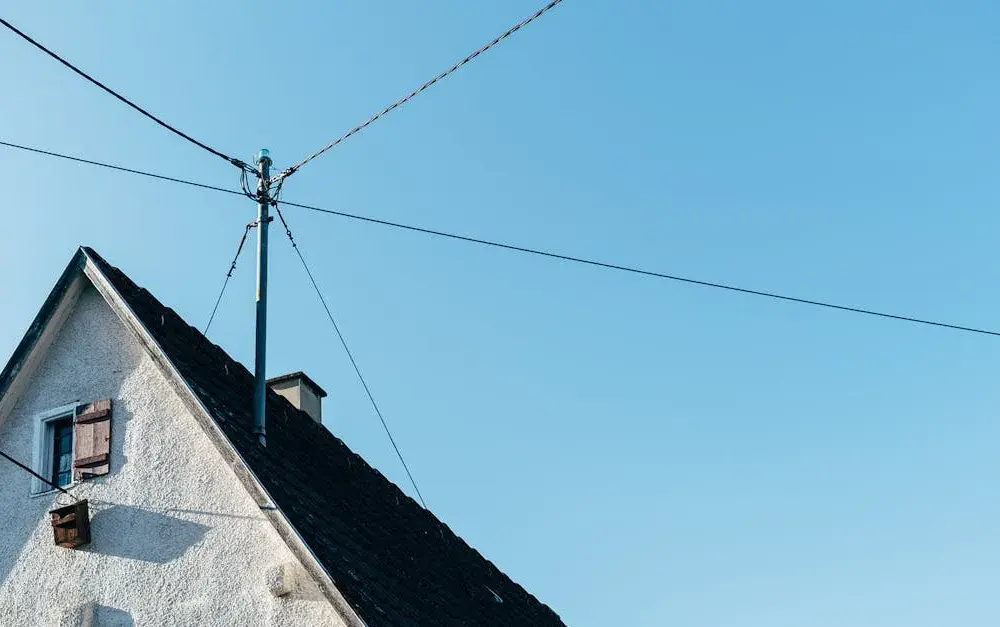 Czy wysokie napięcie w sieci zagraża Twojemu domowi? Zabezpiecz