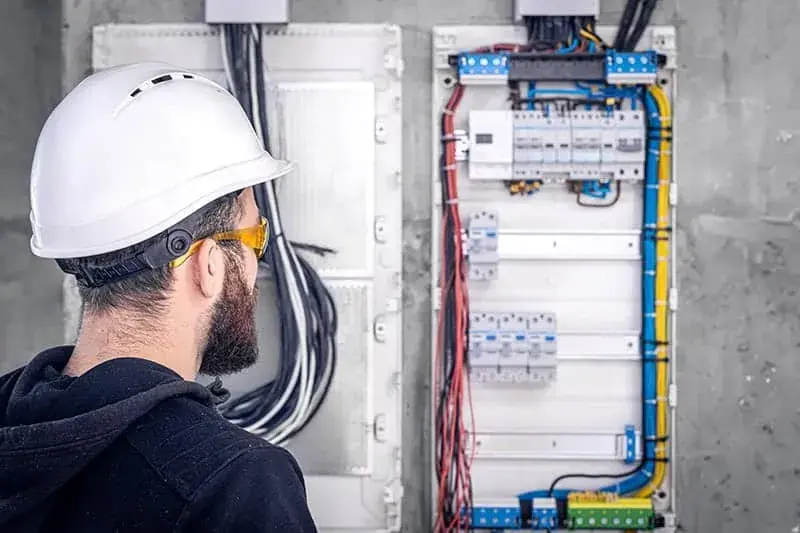 Przyłącze energetyczne: Obowiązkowa wiedza dla każdego inwestora