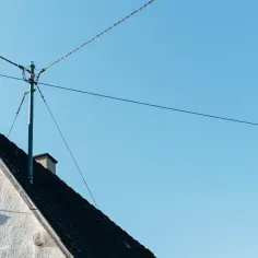 Czy wysokie napięcie w sieci zagraża Twojemu domowi? Zabezpiecz