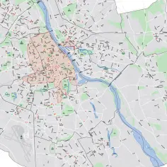 Mapa Warszawy z zaznaczonymi punktami, w tym czerwonymi kropkami i zielonymi ikonami.