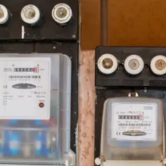 Kontroluj prąd z kanapy! E-licznik PGE to nowe oko na zużycie!