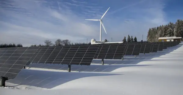 Czy to koniec ery źródeł energii nieodnawialnej? Eksperci wyjaśniają